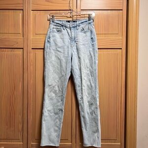 Hollister Ultra High Rise Mom Jeans 1R
